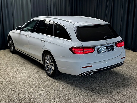 Mercedes-Benz E220 10 of 30