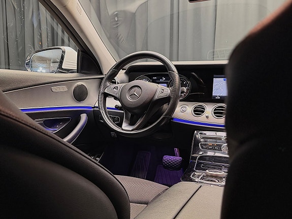 Mercedes-Benz E220 20 of 30