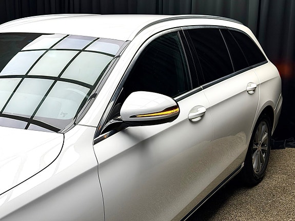Mercedes-Benz E220 6 of 30