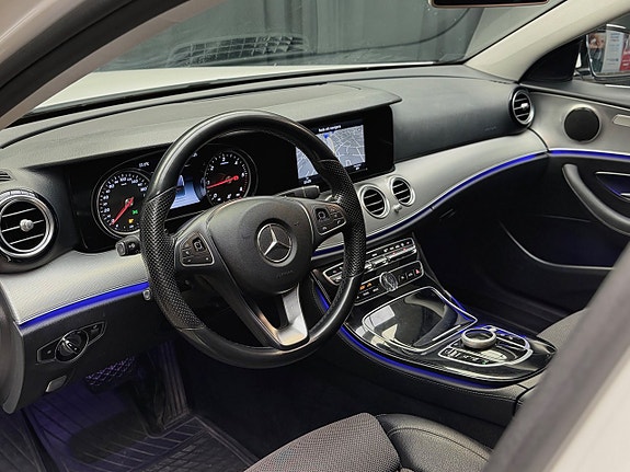 Mercedes-Benz E220 16 of 30