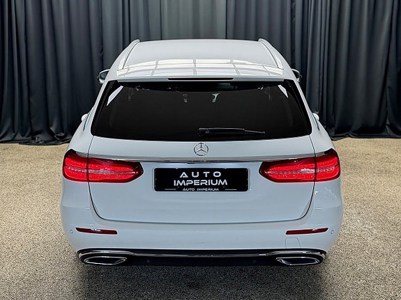 Mercedes-Benz E220 11 of 30