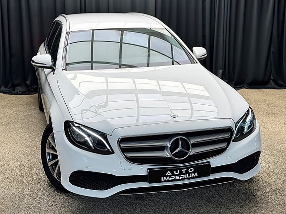 Mercedes-Benz E220 2 of 30