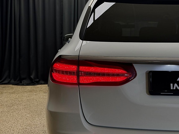 Mercedes-Benz E220 14 of 30