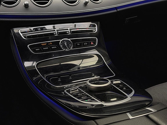 Mercedes-Benz E220 30 of 30