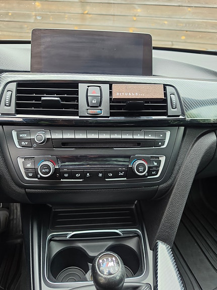 BMW 320d 11 of 13