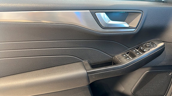 Ford Kuga 11 of 12