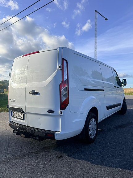 Ford Transit Custom 2 of 10