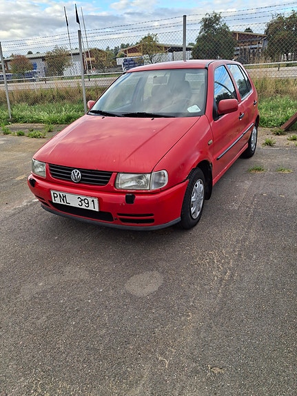 Volkswagen Polo 2 of 3
