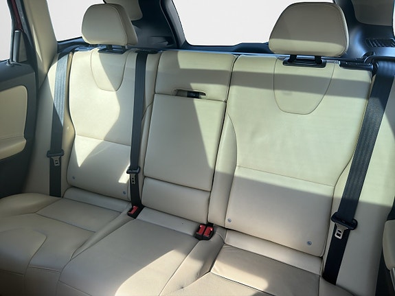 Volvo XC60 13 of 17