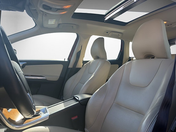 Volvo XC60 9 of 17
