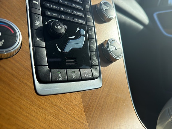 Volvo XC60 14 of 17