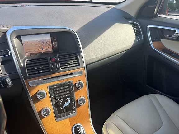 Volvo XC60 12 of 17