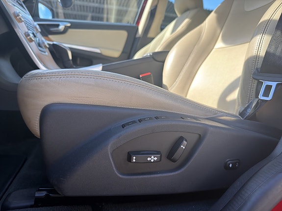 Volvo XC60 15 of 17