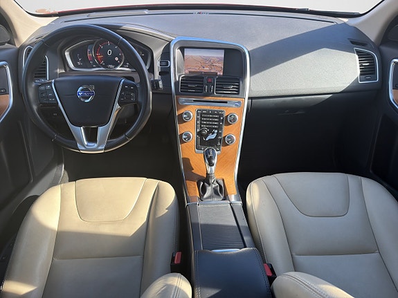 Volvo XC60 11 of 17