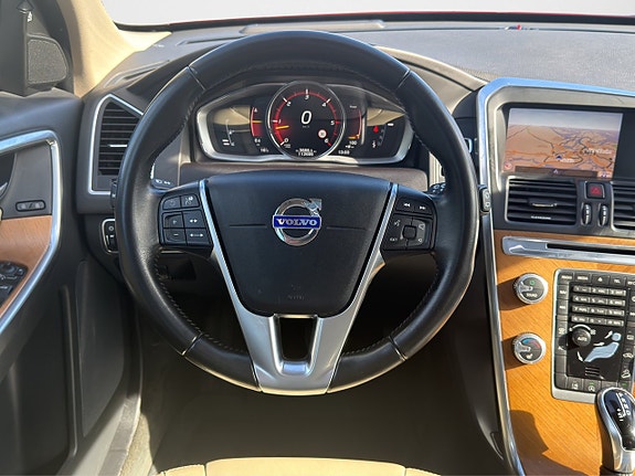 Volvo XC60 10 of 17