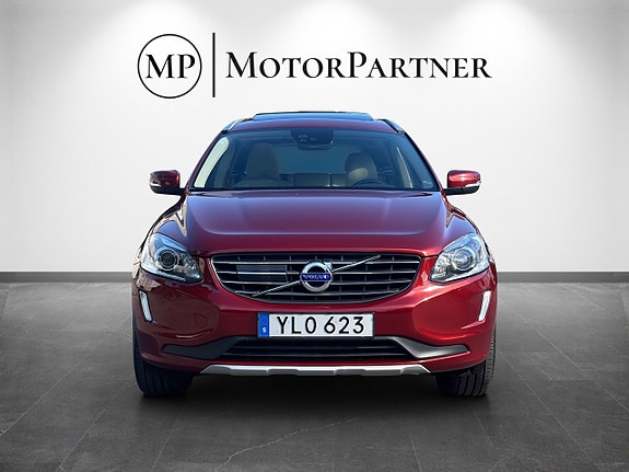 Volvo XC60 2 of 17