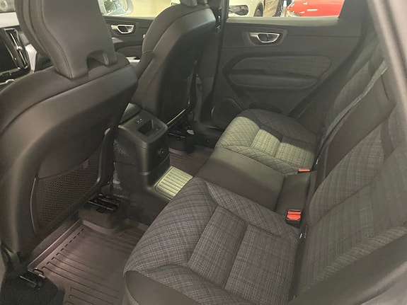 Volvo XC60 15 of 26