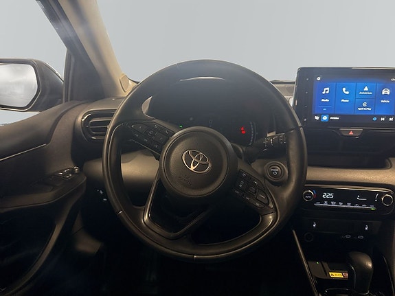 Toyota Yaris 9 of 15