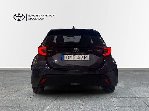 Toyota Yaris 4 of 15