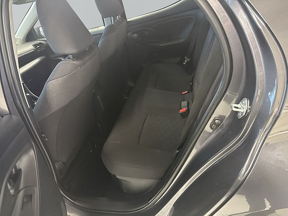 Toyota Yaris 7 of 15