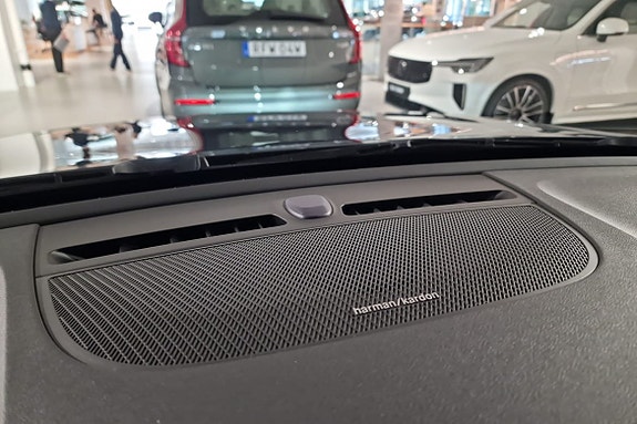 Volvo XC40 15 of 18