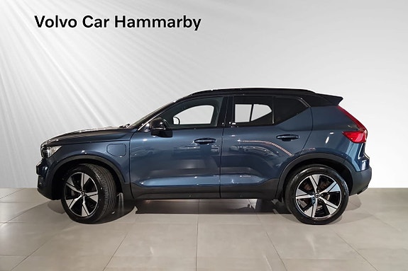 Volvo XC40 3 of 18