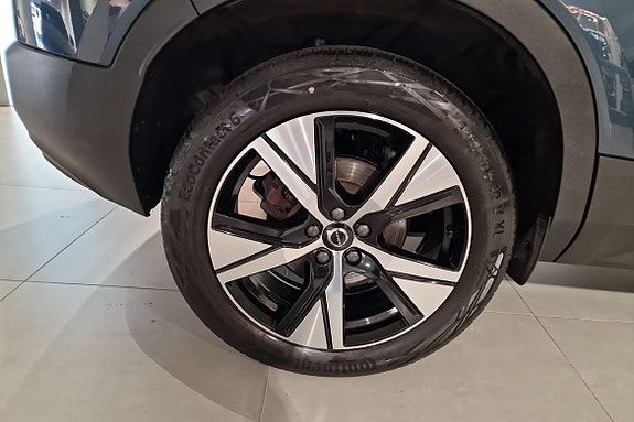 Volvo XC40 12 of 18