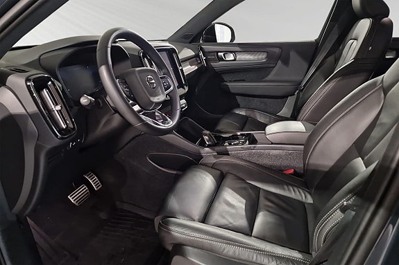Volvo XC40 7 of 18