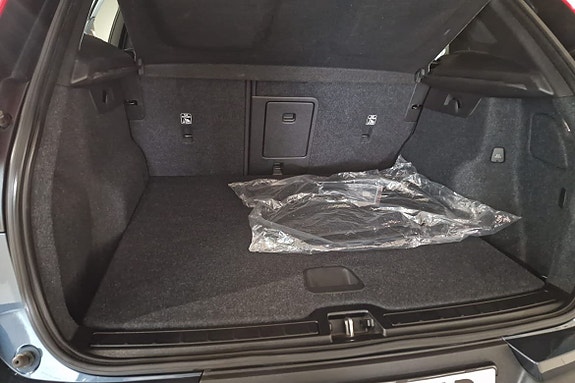 Volvo XC40 13 of 18