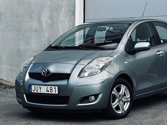 Toyota Yaris 3 of 11