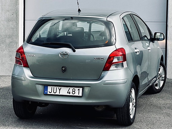 Toyota Yaris 4 of 11