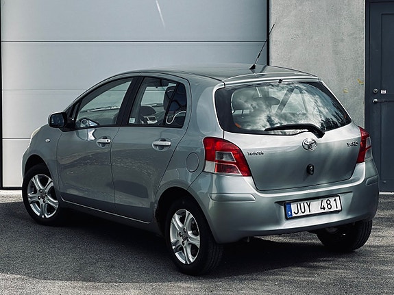 Toyota Yaris 9 of 11