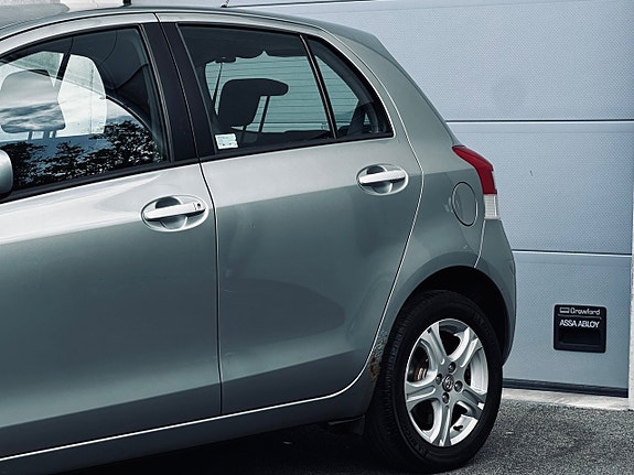 Toyota Yaris 7 of 11