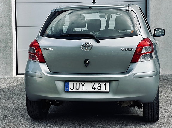 Toyota Yaris 10 of 11