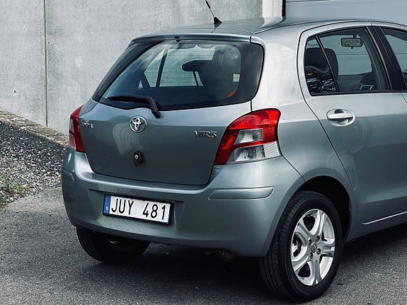 Toyota Yaris 5 of 11