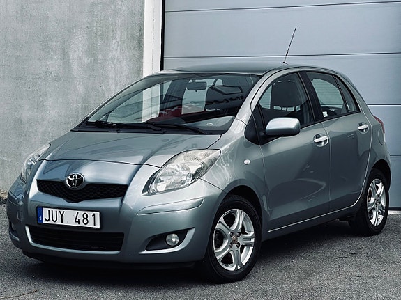 Toyota Yaris 2 of 11