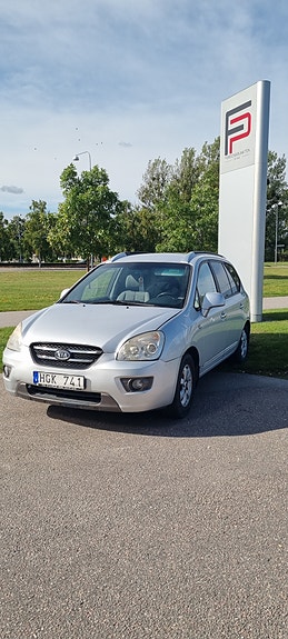 Kia Carens 2 of 4