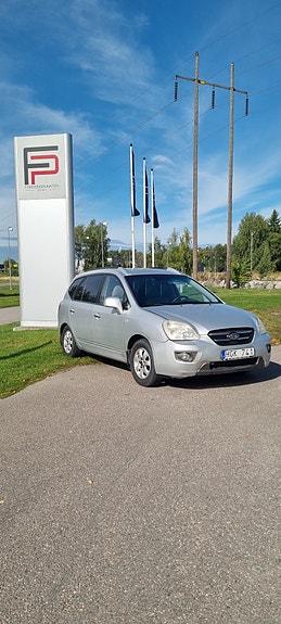 Kia Carens 3 of 4