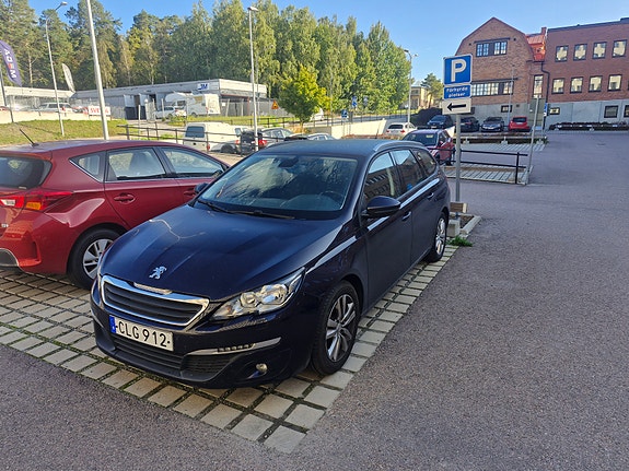 Peugeot 308 SW 2 of 2