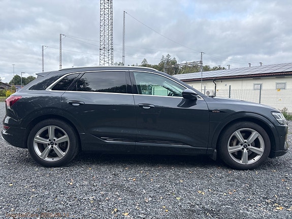 Audi e-tron 5 of 30
