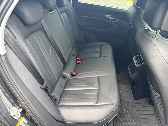 Audi e-tron 24 of 30