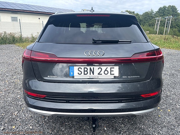 Audi e-tron 7 of 30