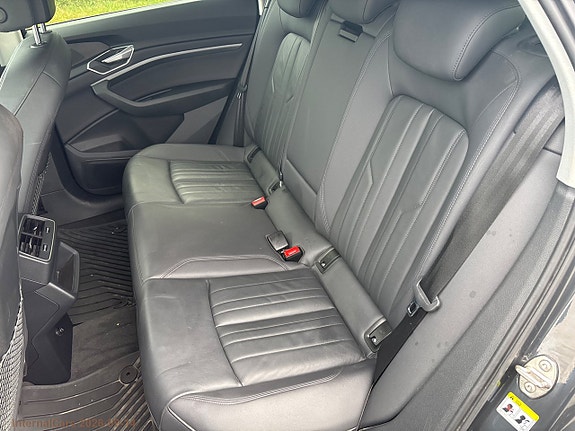 Audi e-tron 23 of 30