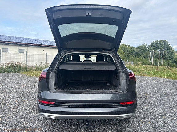 Audi e-tron 10 of 30