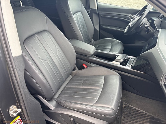 Audi e-tron 22 of 30