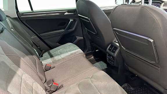 Volkswagen Tiguan 8 of 12