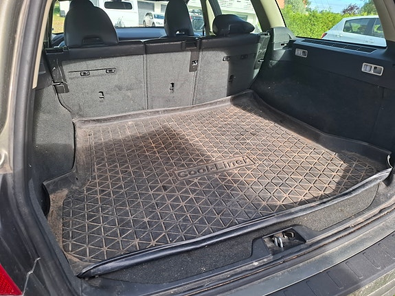 Volvo V70 4 of 5