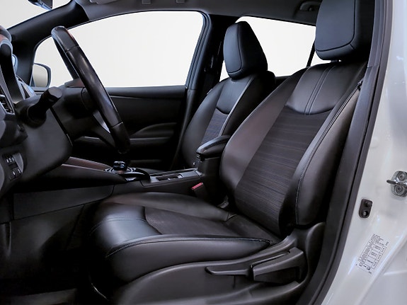 Nissan Leaf 6 of 16