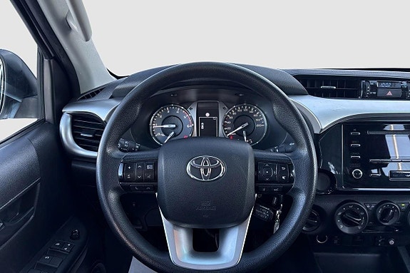 Toyota HiLux 9 of 11