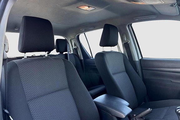 Toyota HiLux 7 of 11